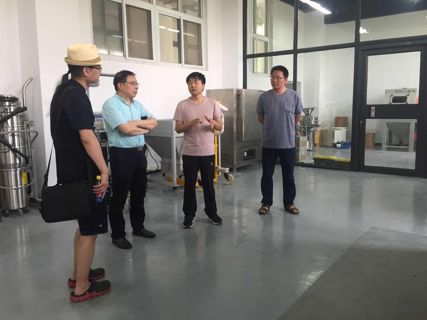 一竞技经理崔勇会同陈大钢先生和李银忠主任参观介绍相关教学场所和设备